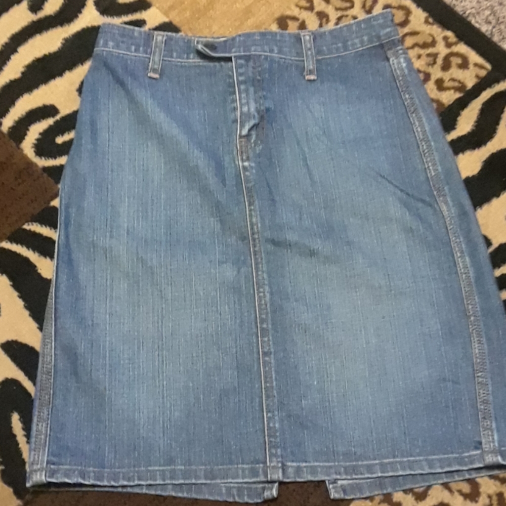 GAP skirt